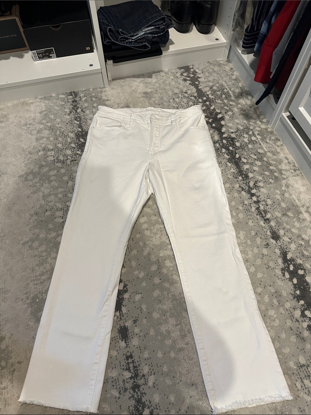 Good American White Straight-Leg Jeans with Raw Hem